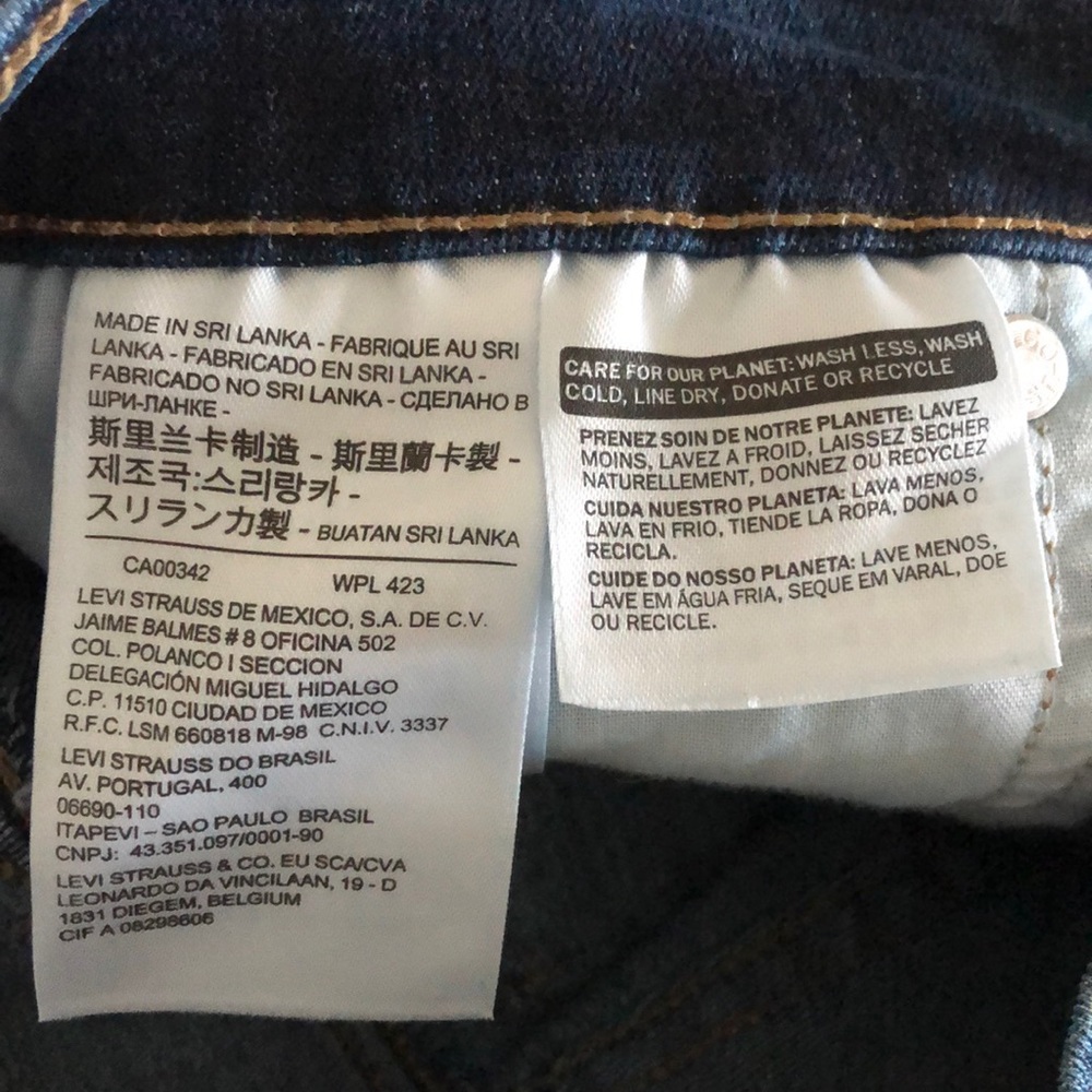 NWOT! - LEVI’S High-Rise MIDI Denim Shorts - Picture 4 of 6